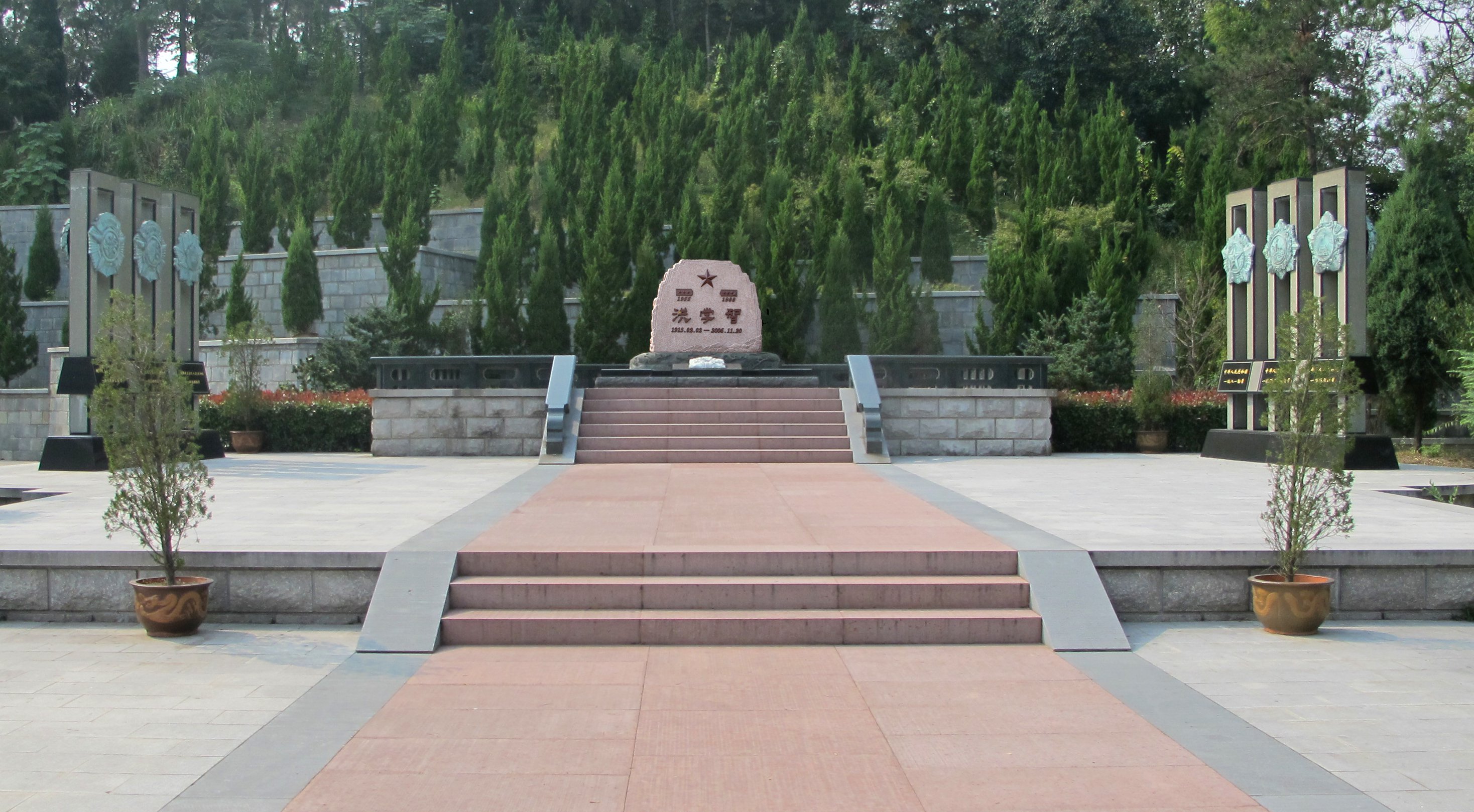 为什么墓园必要红色文化？